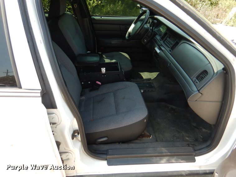 image for item DM1492 2010 Ford Crown Victoria Police Interceptor