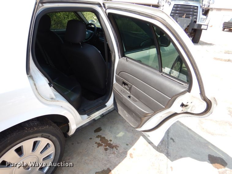 image for item DM1492 2010 Ford Crown Victoria Police Interceptor