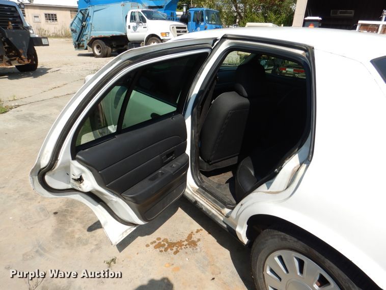 image for item DM1492 2010 Ford Crown Victoria Police Interceptor