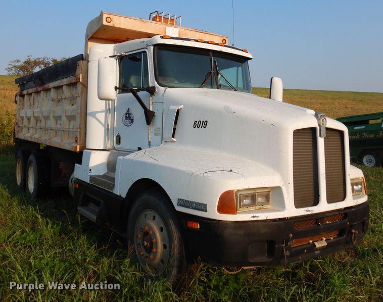 image for item DM5070 1993 Kenworth T600  dump truck