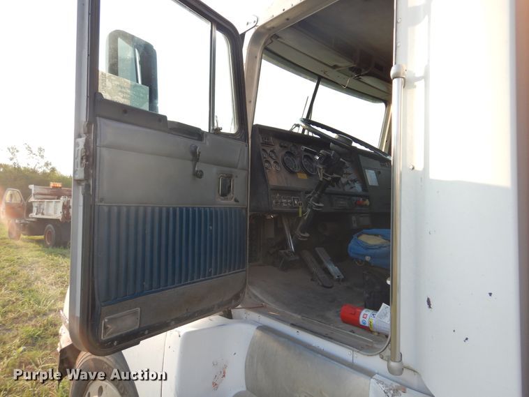 image for item DM5070 1993 Kenworth T600  dump truck