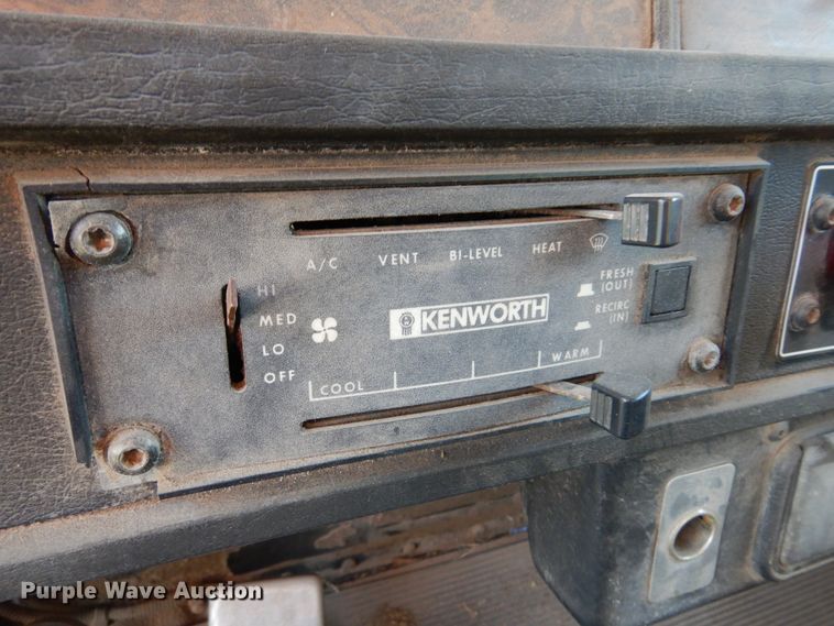 image for item DM5070 1993 Kenworth T600  dump truck