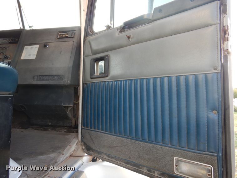 image for item DM5070 1993 Kenworth T600  dump truck