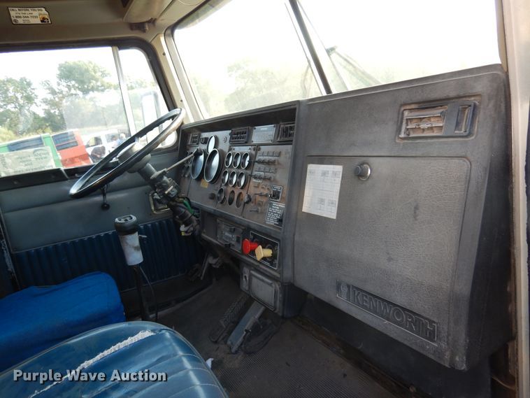 image for item DM5070 1993 Kenworth T600  dump truck