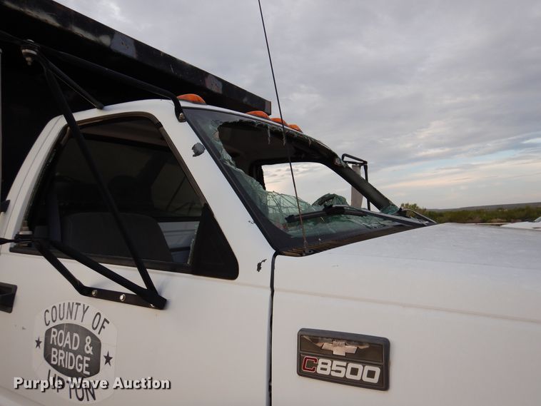 image for item DM6409 1999 Chevrolet C7500  dump truck