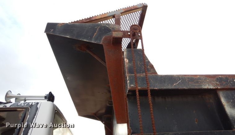 image for item DM6409 1999 Chevrolet C7500  dump truck