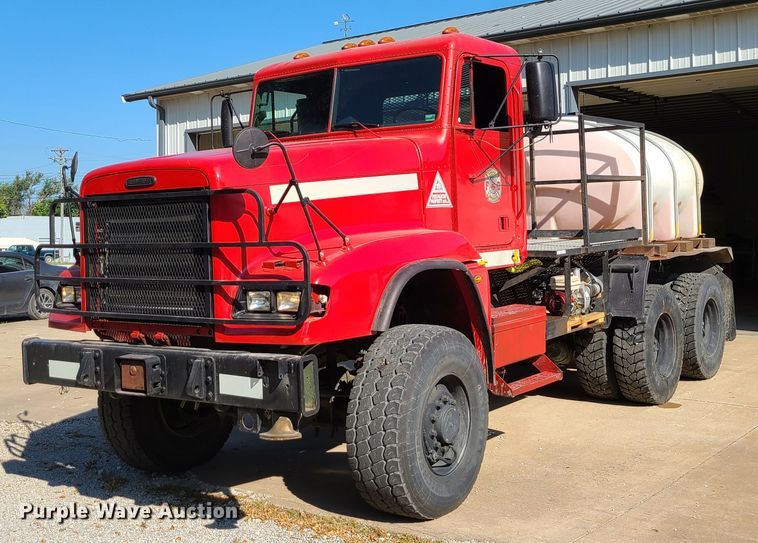 image for item IC9971 2010 Freightliner FLD120  water truck