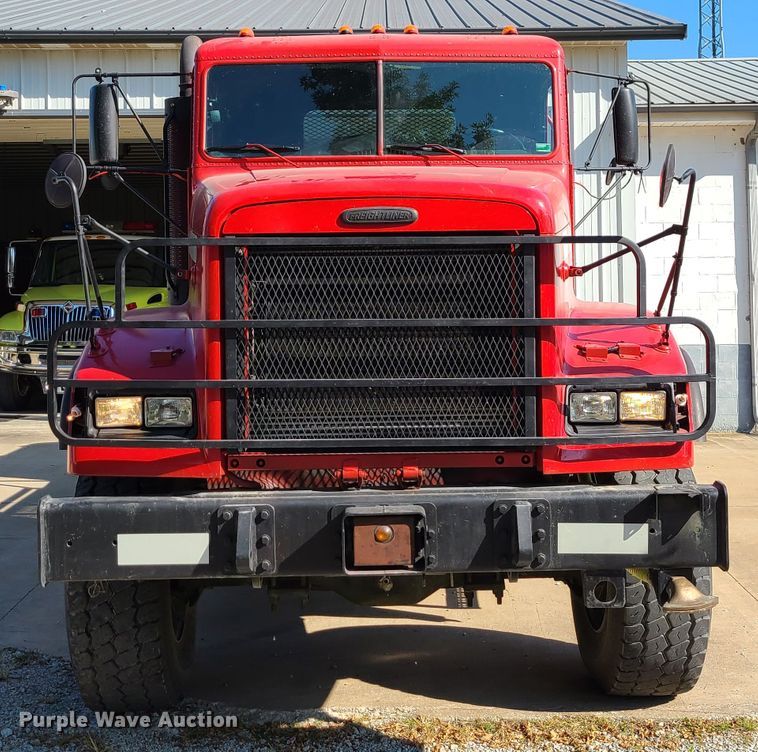 image for item IC9971 2010 Freightliner FLD120  water truck