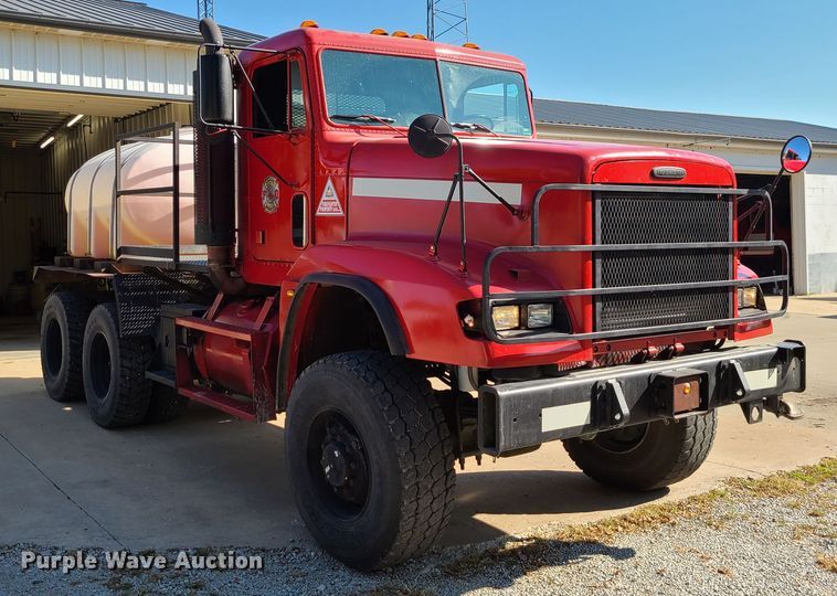 image for item IC9971 2010 Freightliner FLD120  water truck