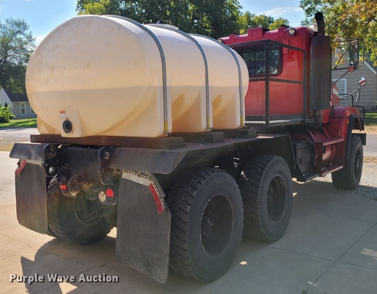 image for item IC9971 2010 Freightliner FLD120  water truck