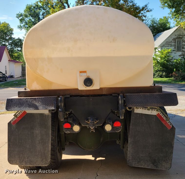 image for item IC9971 2010 Freightliner FLD120  water truck