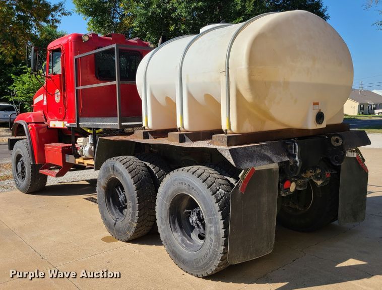 image for item IC9971 2010 Freightliner FLD120  water truck