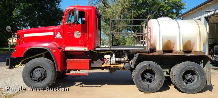 image for item IC9971 2010 Freightliner FLD120  water truck