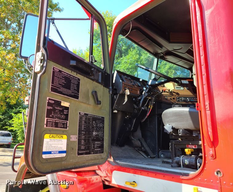 image for item IC9971 2010 Freightliner FLD120  water truck