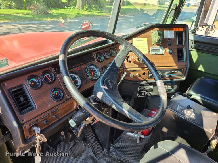 image for item IC9971 2010 Freightliner FLD120  water truck