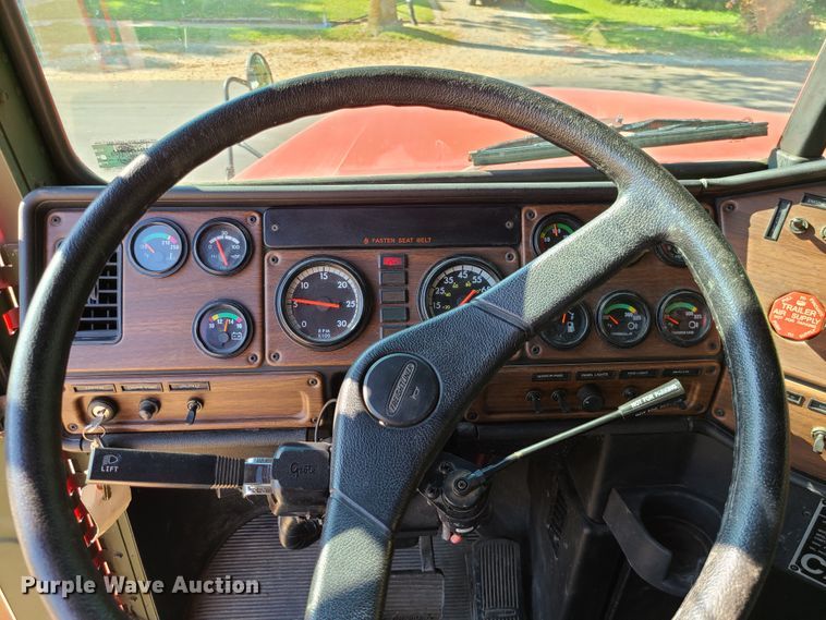 image for item IC9971 2010 Freightliner FLD120  water truck