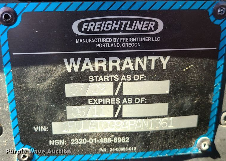 image for item IC9971 2010 Freightliner FLD120  water truck