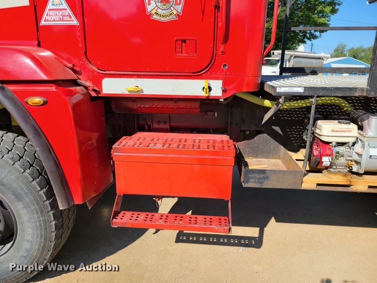 image for item IC9971 2010 Freightliner FLD120  water truck