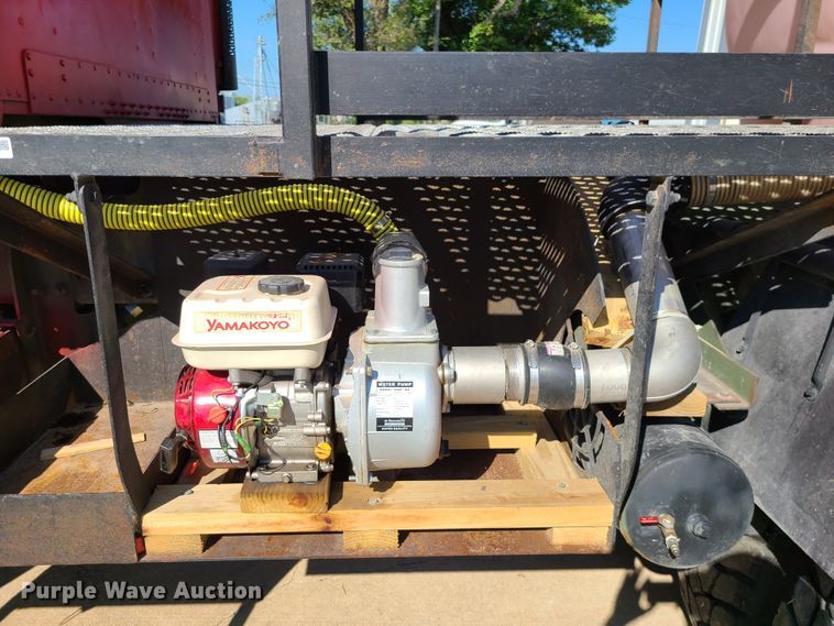 image for item IC9971 2010 Freightliner FLD120  water truck