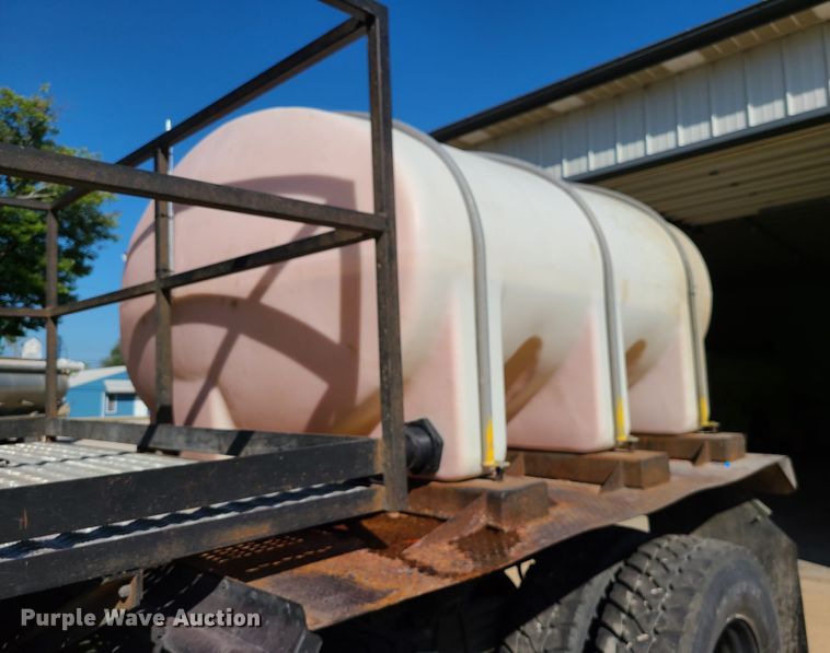 image for item IC9971 2010 Freightliner FLD120  water truck