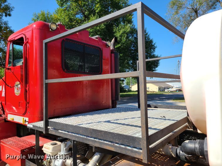 image for item IC9971 2010 Freightliner FLD120  water truck