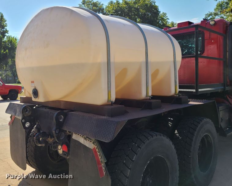 image for item IC9971 2010 Freightliner FLD120  water truck