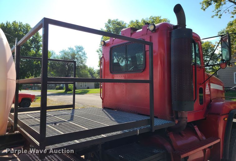 image for item IC9971 2010 Freightliner FLD120  water truck