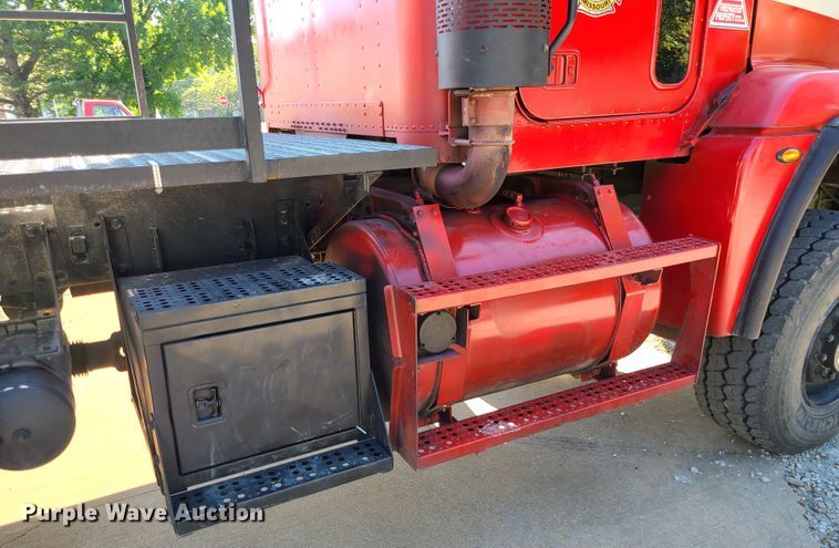 image for item IC9971 2010 Freightliner FLD120  water truck