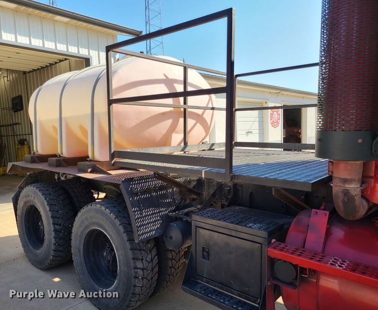 image for item IC9971 2010 Freightliner FLD120  water truck