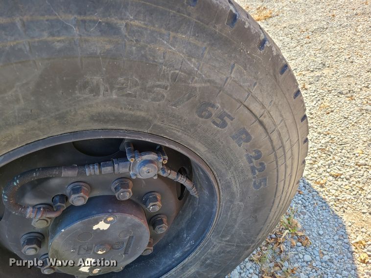 image for item IC9971 2010 Freightliner FLD120  water truck