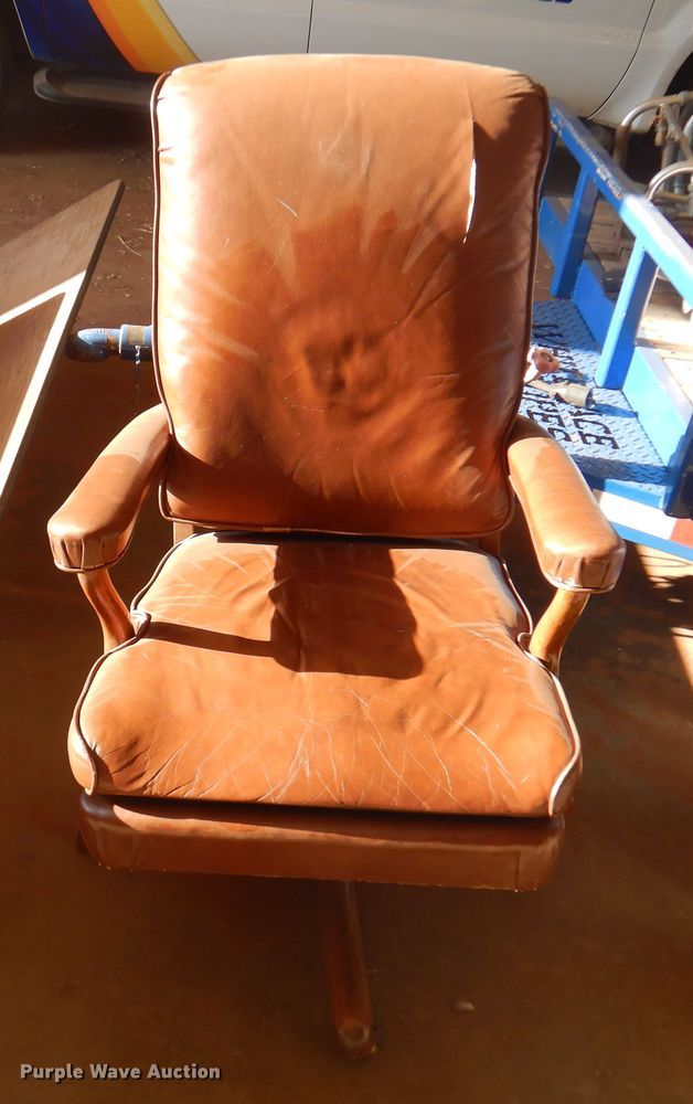 image for item IJ9462 Office supplies and equipment