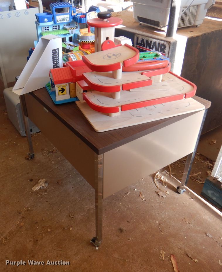 image for item IJ9463 Office supplies and equipment