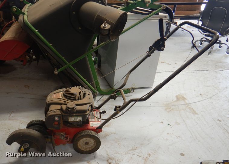 image for item IJ9468 Lawn and garden equipment