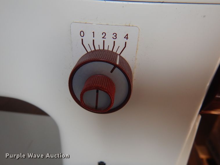 image for item IJ9470 (14) Bernina 200R sewing machines