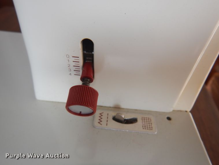 image for item IJ9470 (14) Bernina 200R sewing machines