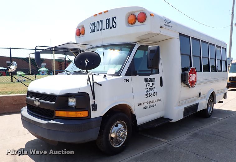 image for item IN9618 2005 Chevrolet Express G3500  shuttle bus