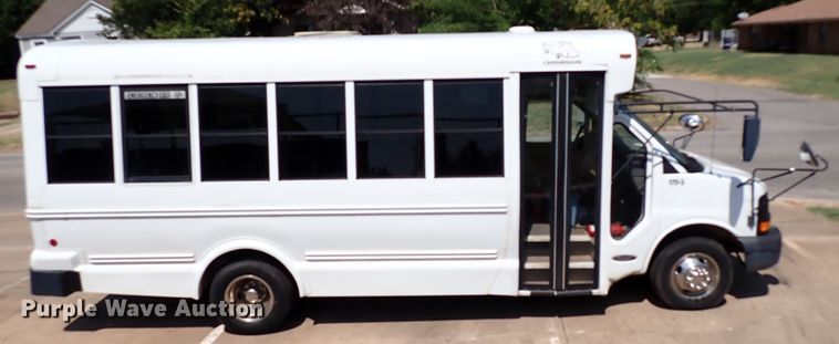 image for item IN9618 2005 Chevrolet Express G3500  shuttle bus
