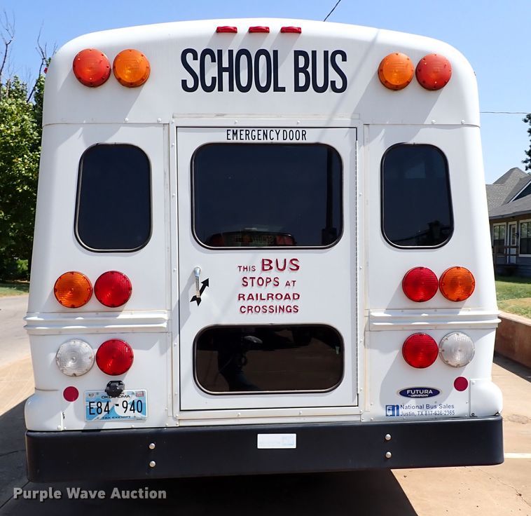 image for item IN9618 2005 Chevrolet Express G3500  shuttle bus