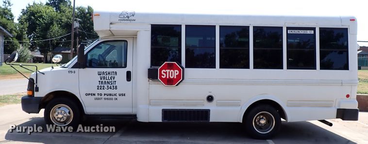 image for item IN9618 2005 Chevrolet Express G3500  shuttle bus