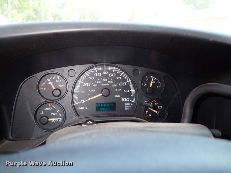 image for item IN9618 2005 Chevrolet Express G3500  shuttle bus