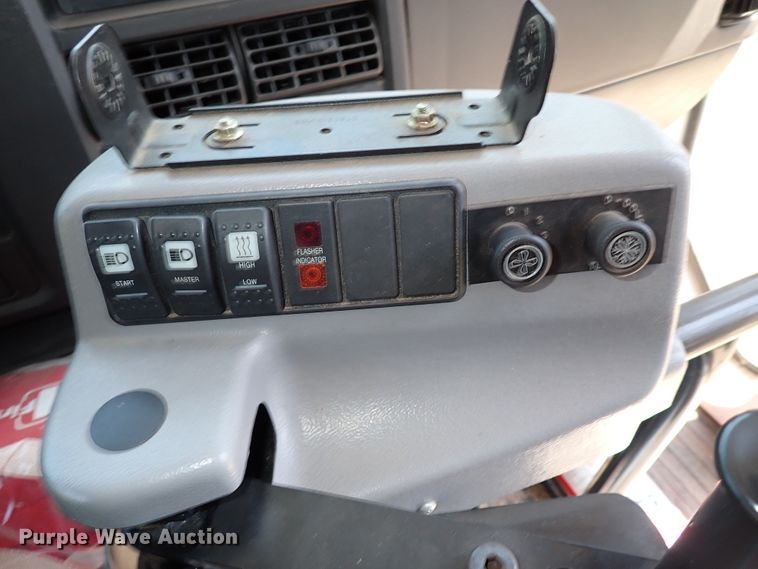 image for item IN9618 2005 Chevrolet Express G3500  shuttle bus