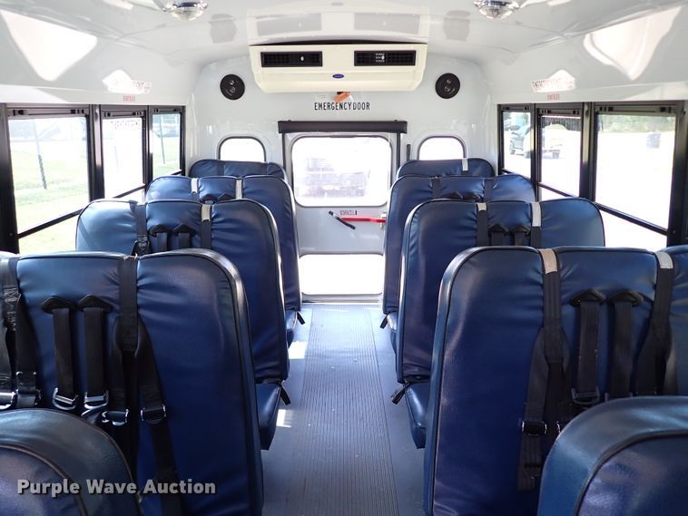 image for item IN9618 2005 Chevrolet Express G3500  shuttle bus