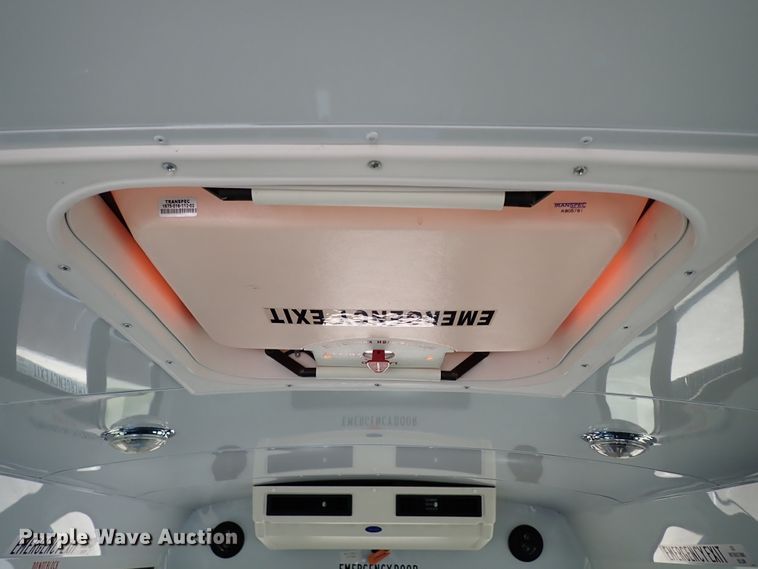 image for item IN9618 2005 Chevrolet Express G3500  shuttle bus