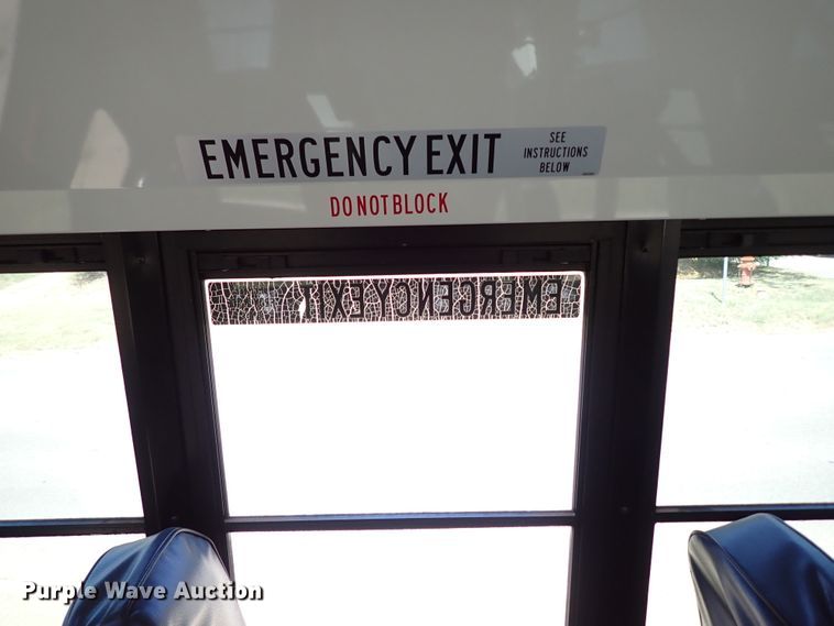 image for item IN9618 2005 Chevrolet Express G3500  shuttle bus