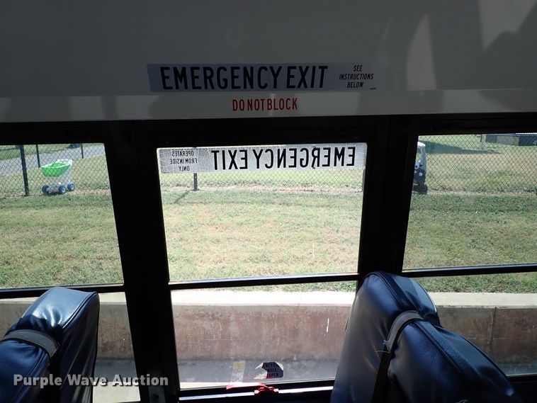 image for item IN9618 2005 Chevrolet Express G3500  shuttle bus