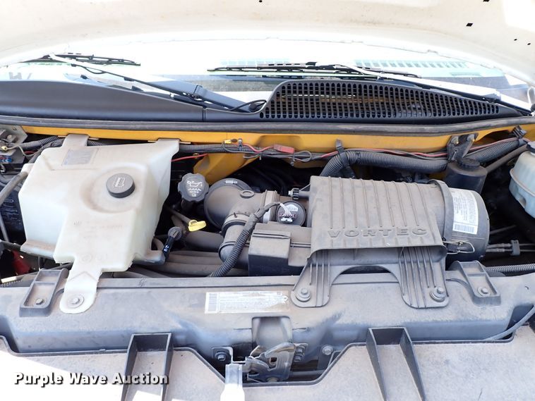 image for item IN9618 2005 Chevrolet Express G3500  shuttle bus