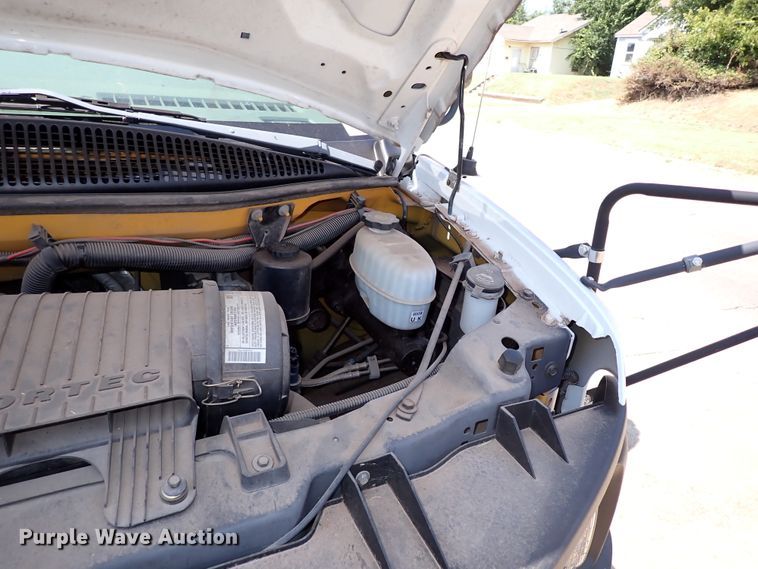 image for item IN9618 2005 Chevrolet Express G3500  shuttle bus