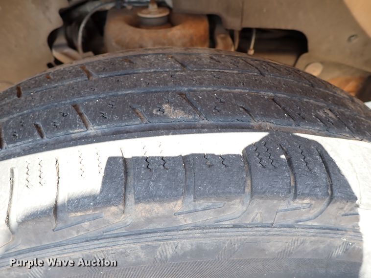 image for item IN9618 2005 Chevrolet Express G3500  shuttle bus