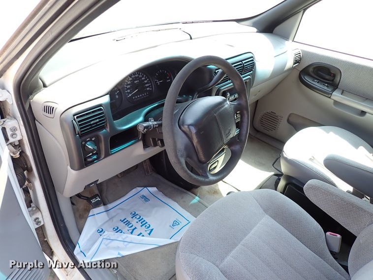 image for item IN9619 2000 Chevrolet Venture  van