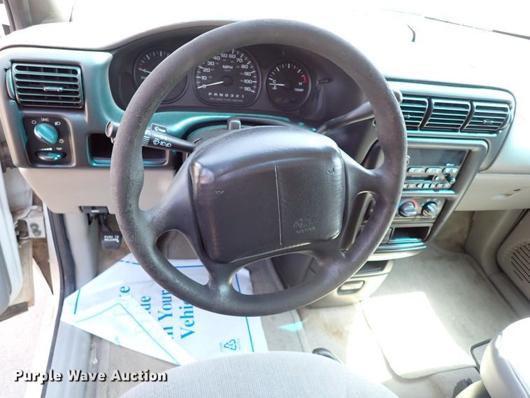 image for item IN9619 2000 Chevrolet Venture  van